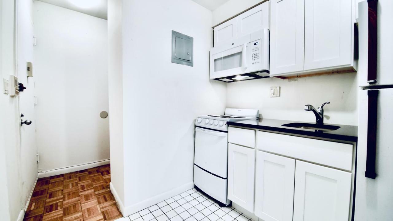 Times Square Manhattan - Private Room In 2 Bedroom Apartment นิวยอร์ก ภายนอก รูปภาพ
